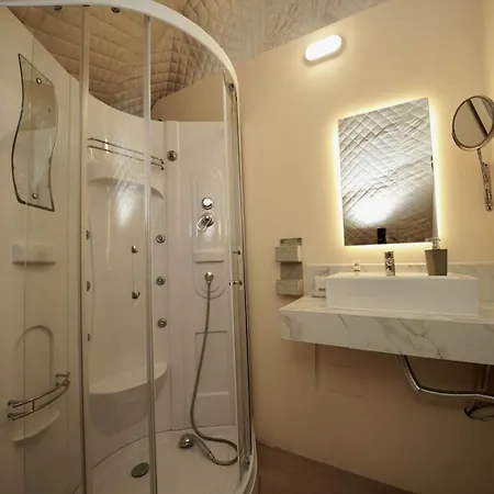 Luxusní stan Olive Domes Nea Moudania